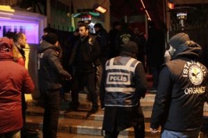 İstanbul'da l&uuml;ks eğlence mekanlarına baskın