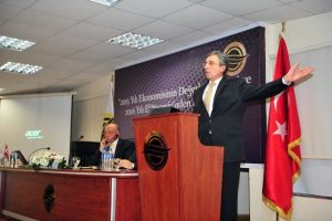 "Ne yazık ki siyasi g&uuml;ndem, ekonomik g&uuml;ndemi g&ouml;lgeliyor"