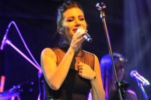 İrem Derici'ye Bursa'da sevgi seli