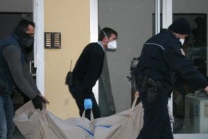 Evde annesinin cesediyle bir hafta yaşadı