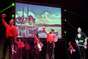 Anadolu Ateşi "15. Yıl &Ouml;zel G&ouml;sterisi"ni Bursa'da sahneledi