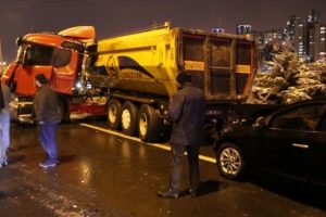 TEM'de zincirleme kaza: 4 yaralı