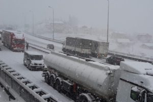 TEM'de kaza: Ankara istikameti trafiğe kapandı