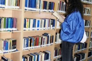 Bilimsel bilgi, &ouml;ğrenci ve akademisyenin elinin altında