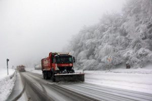 Bolu Dağı'nda kar ulaşımı yavaşlattı