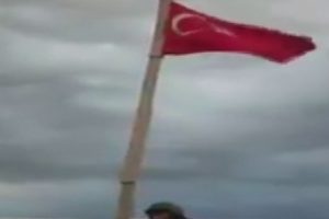 P&Ouml;H ve J&Ouml;H bayrağı 'Bayrak' ile g&ouml;ndere &ccedil;ekti