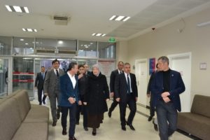 Bakan Ramazanoğlu yaralı iş&ccedil;ileri ziyaret etti
