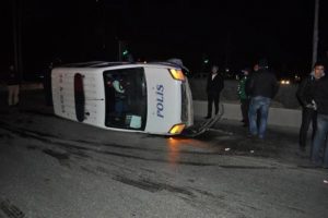 Polis otomobili kaza yaptı: 2 polis memuru yaralandı
