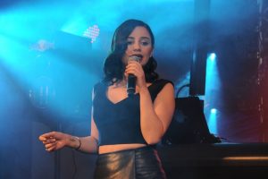 Bursa'da Erdem Kınay &ccedil;aldı, Merve &Ouml;zbey s&ouml;yledi