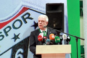 Ali Ay soyunma odasına indi!