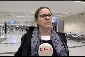 Yolculara sağ ve sol elle "bomb" yazdırıldı