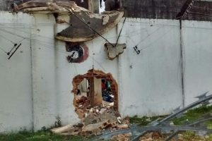 Brezilya'da hapishanenin duvarını patlatıp topluca firar ettiler