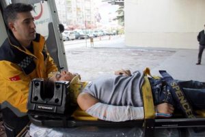 Anten d&uuml;zeltmek isterken balkondan d&uuml;şt&uuml;