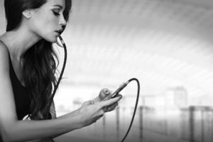 Hem Elektronik sigara hem de akıllı telefon