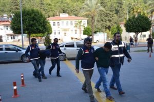Antalya'da 2 kalpazan tutuklandı