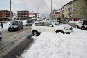 Zonguldak'ta &ouml;nce yayaya &ccedil;arptı, sonra ref&uuml;je &ccedil;ıktı