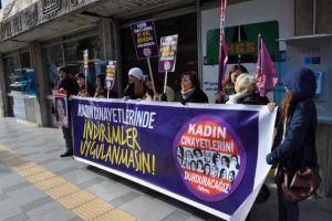 İzmir'de kadınlardan milletvekillerine mektup
