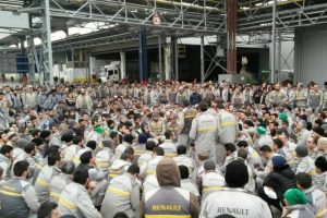 Bursa'da Renault emek&ccedil;ileri hakları i&ccedil;in kenetlendi!