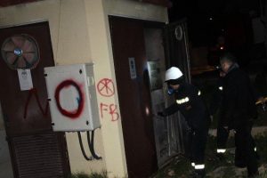Geceyi patlayan elektrik trafoları aydınlattı