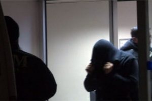 IŞİD operasyonu zanlıları sağlık kontrol&uuml;nden ge&ccedil;irildi
