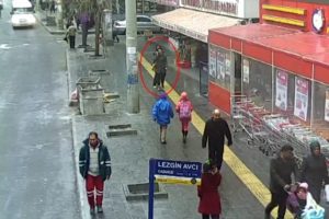 Diyarbakır'da gen&ccedil; kadına kapka&ccedil; şoku!