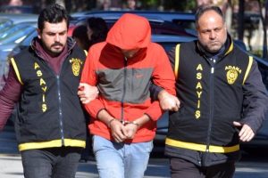 Adana'da c&uuml;zdan hırsızı yakalandı