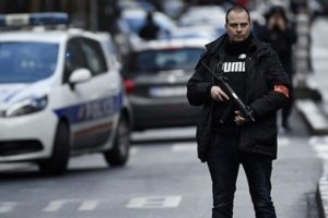 Paris'te 6 lisede bomba alarmı