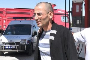 &Ccedil;arşaflı cinayet sanığı yeniden yargılanıyor