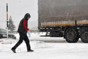 Kar ve tipi Yalova'da yaşamı etkiledi