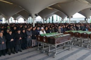 Cinnet getiren adam ve &ouml;ld&uuml;rd&uuml;ğ&uuml; ailesi toprağa verildi