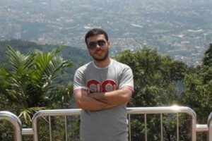 Kamyonetin &ccedil;arptığı Suriyeli doktora &ouml;ğrencisi kurtarılamadı