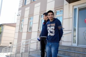Otomobilden hırsızlık yapan zanlı tutuklandı