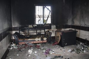 Şanlıurfa'da 20 evi yağmalayıp ateşe verdiler