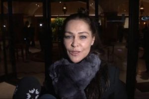 H&uuml;lya Avşar ve Kenan Doğulu taziyeye gitti