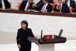 Tekrar yemin etmeyen Leyla Zana maaş alamıyor