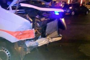 Ambulans ile ticari ara&ccedil; &ccedil;arpıştı: 1 yaralı