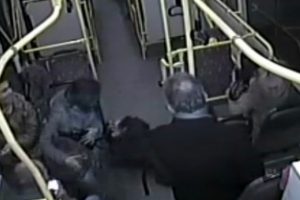 Kahraman şof&ouml;r kalp krizi ge&ccedil;iren genci b&ouml;yle kurtardı