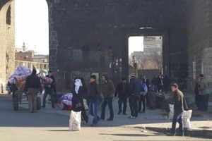 Ter&ouml;ristler hendek kazdı: İl&ccedil;e dışına g&ouml;&ccedil; başladı