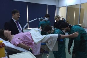 Bursa'da &ouml;ğrencilere cansız mankenle doğum eğitimi