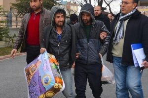 Hırsızlıktan yakalanınca, adliyeye elinde battaniyesiyle gitti