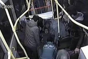 Kahraman şof&ouml;r kalp krizi ge&ccedil;iren genci jet hızıyla hastaneye yetiştirdi