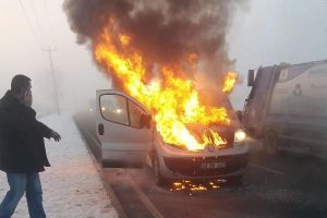 Yolcu midib&uuml;s&uuml; seyir halindeyken yandı