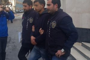 Babasını &ouml;ld&uuml;ren 17 yaşındaki ş&uuml;pheli yakalandı
