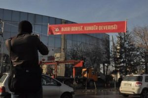 Kosova muhalefeti "H&uuml;k&uuml;mete Karşı Korna &Ccedil;alma Eylemi" d&uuml;zenledi