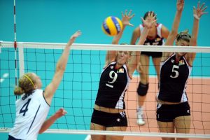 Kız voleybol takımı antren&ouml;r&uuml;, &ouml;ğrencisiyle cinsel ilişkiye girmekten mahk&ucirc;m edildi