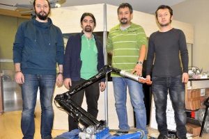 Otomobilini satıp 'mayın tespit ve bomba imha robotu' &uuml;retti