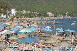 T&uuml;rkiye'yi ziyaret eden turist sayısında d&uuml;ş&uuml;ş