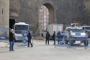 Sur il&ccedil;esinde sokağa &ccedil;ıkma yasağı 58'inci g&uuml;n&uuml;nde