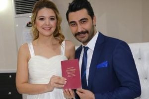 Popstar Habibe evlendi