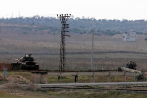 Sınırda askere ateş a&ccedil;ıldı: &Ccedil;atışma &ccedil;ıktı!